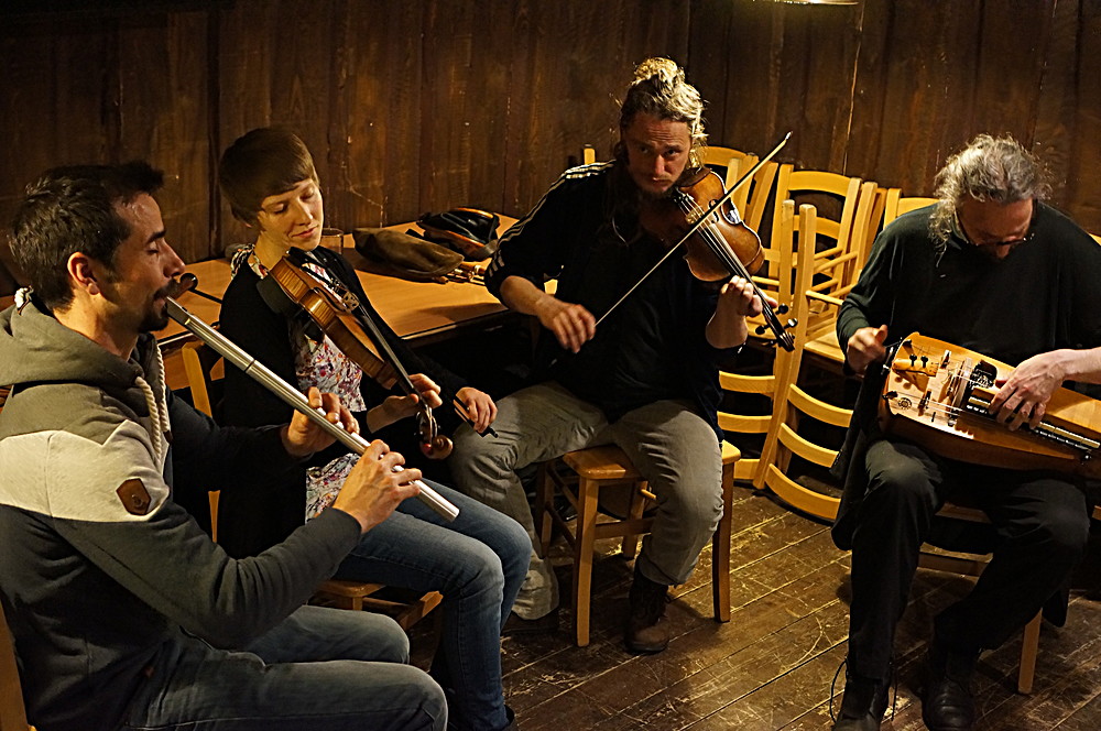 TRIO WHA + Lucie Wagner - Balfolk-Tanztaverne mit Session für Eulenspiel am 07.04.2017