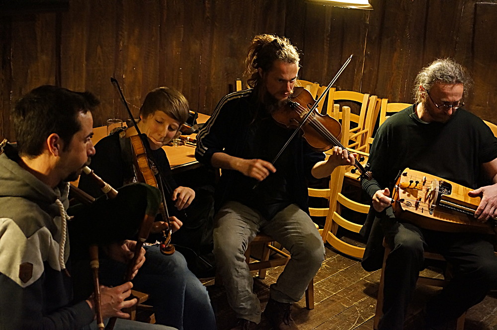 TRIO WHA + Lucie Wagner - Balfolk-Tanztaverne mit Session für Eulenspiel am 07.04.2017