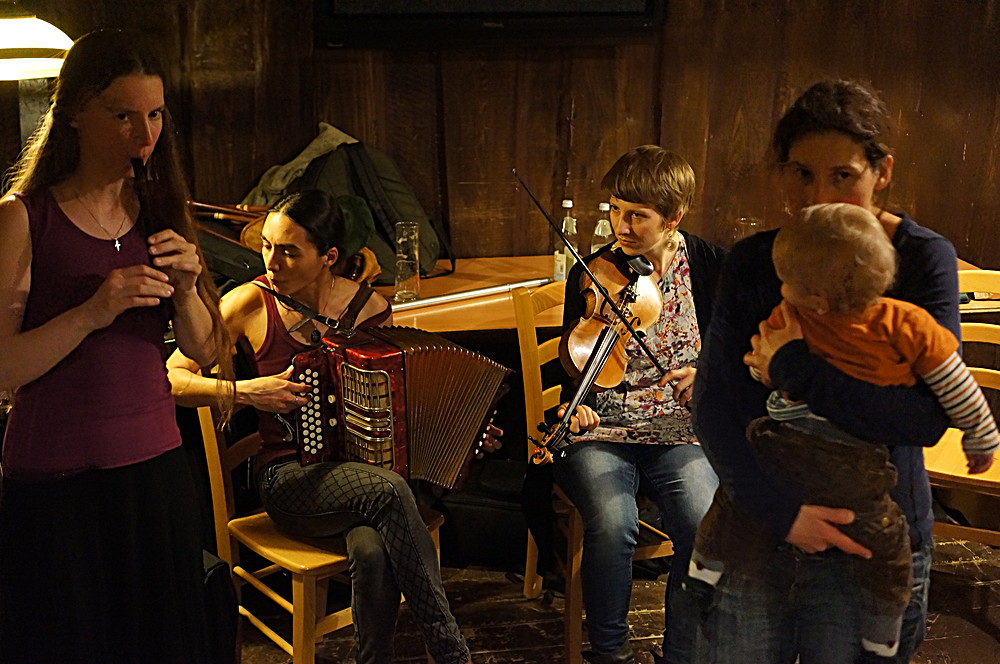 TRIO WHA + Lucie Wagner - Balfolk-Tanztaverne mit Session für Eulenspiel am 07.04.2017