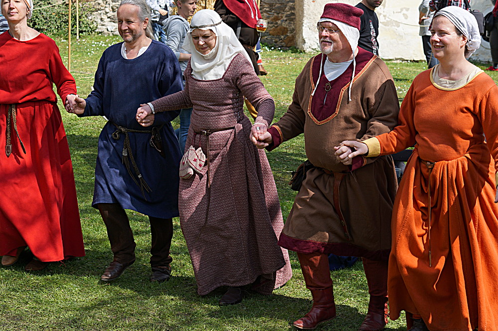 2017-04-09: Eulenspiels Spezialtanzgruppe SPEZZATO bei Auftritt auf Schloss Gloggnitz