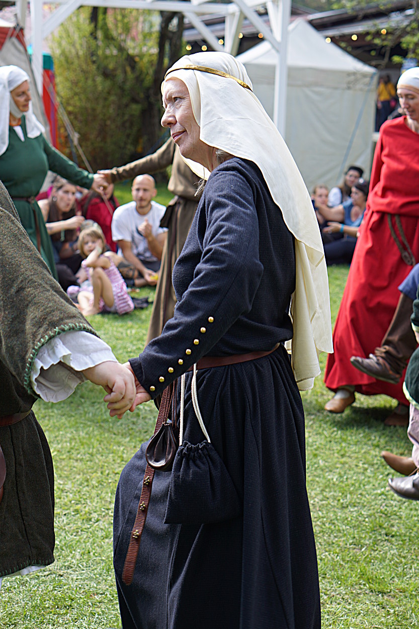 2017-04-09: Eulenspiels Spezialtanzgruppe SPEZZATO bei Auftritt auf Schloss Gloggnitz