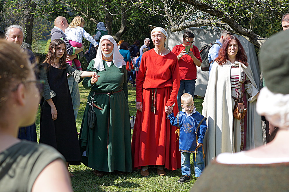 2017-04-09: Eulenspiels Spezialtanzgruppe SPEZZATO bei Auftritt auf Schloss Gloggnitz