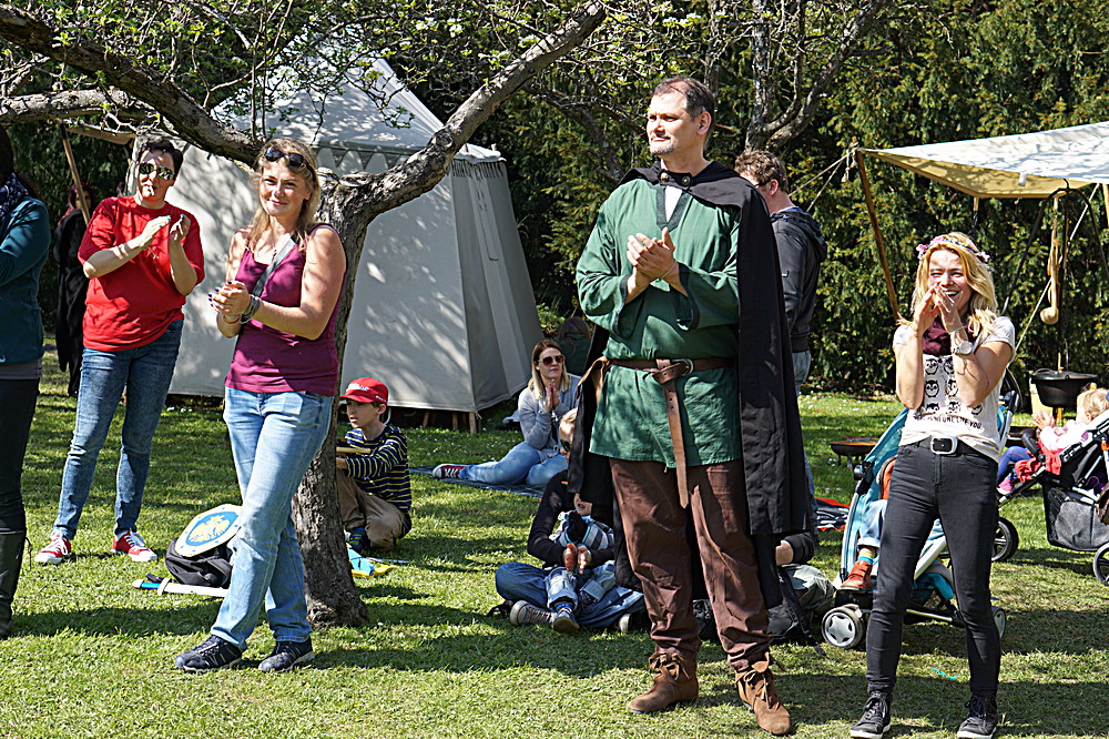 2017-04-09: Eulenspiels Spezialtanzgruppe SPEZZATO bei Auftritt auf Schloss Gloggnitz