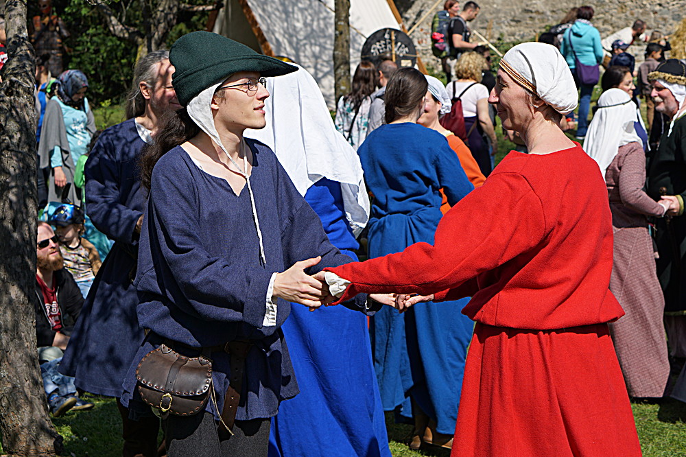 2017-04-09: Eulenspiels Spezialtanzgruppe SPEZZATO bei Auftritt auf Schloss Gloggnitz