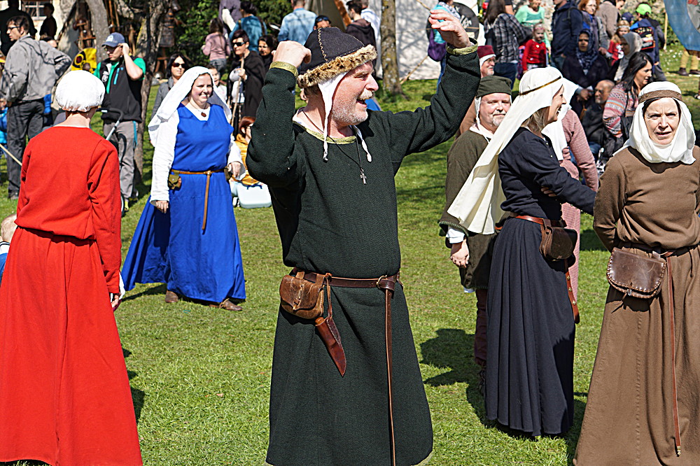 2017-04-09: Eulenspiels Spezialtanzgruppe SPEZZATO bei Auftritt auf Schloss Gloggnitz
